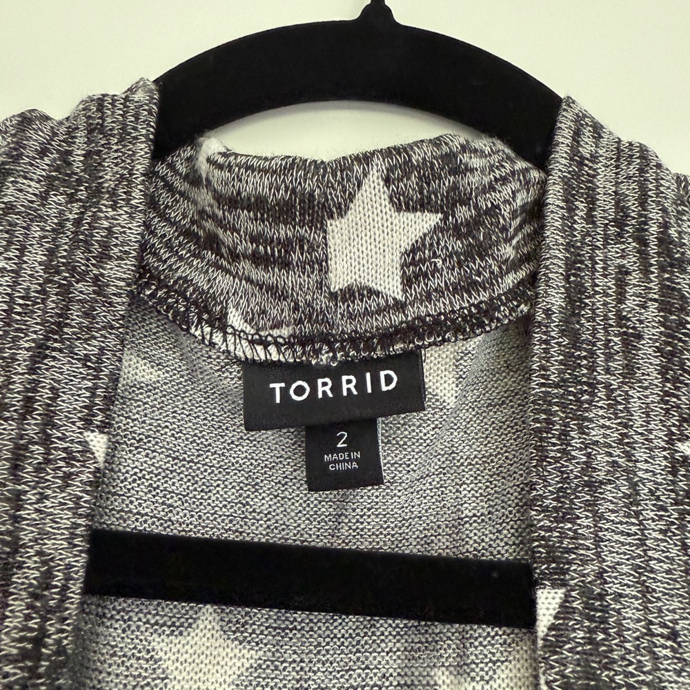 Torrid Gray And White Star Patterned Cardigan Wit… - image 2